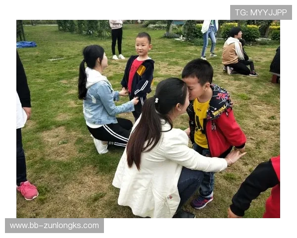 转圈圈游戏规则与玩法解析 手拉手合作的乐趣与挑战 转圈圈游戏规则与玩法解析 手拉手合作的乐趣与挑战